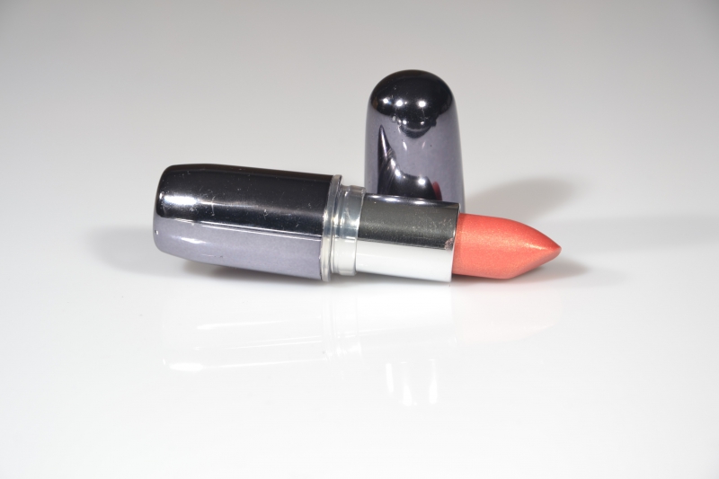 esthetique-LA TRINITE-min_lipstick-273109